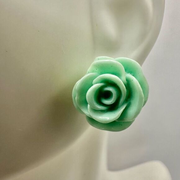 Green rose post earrings - Picture 6 of 8